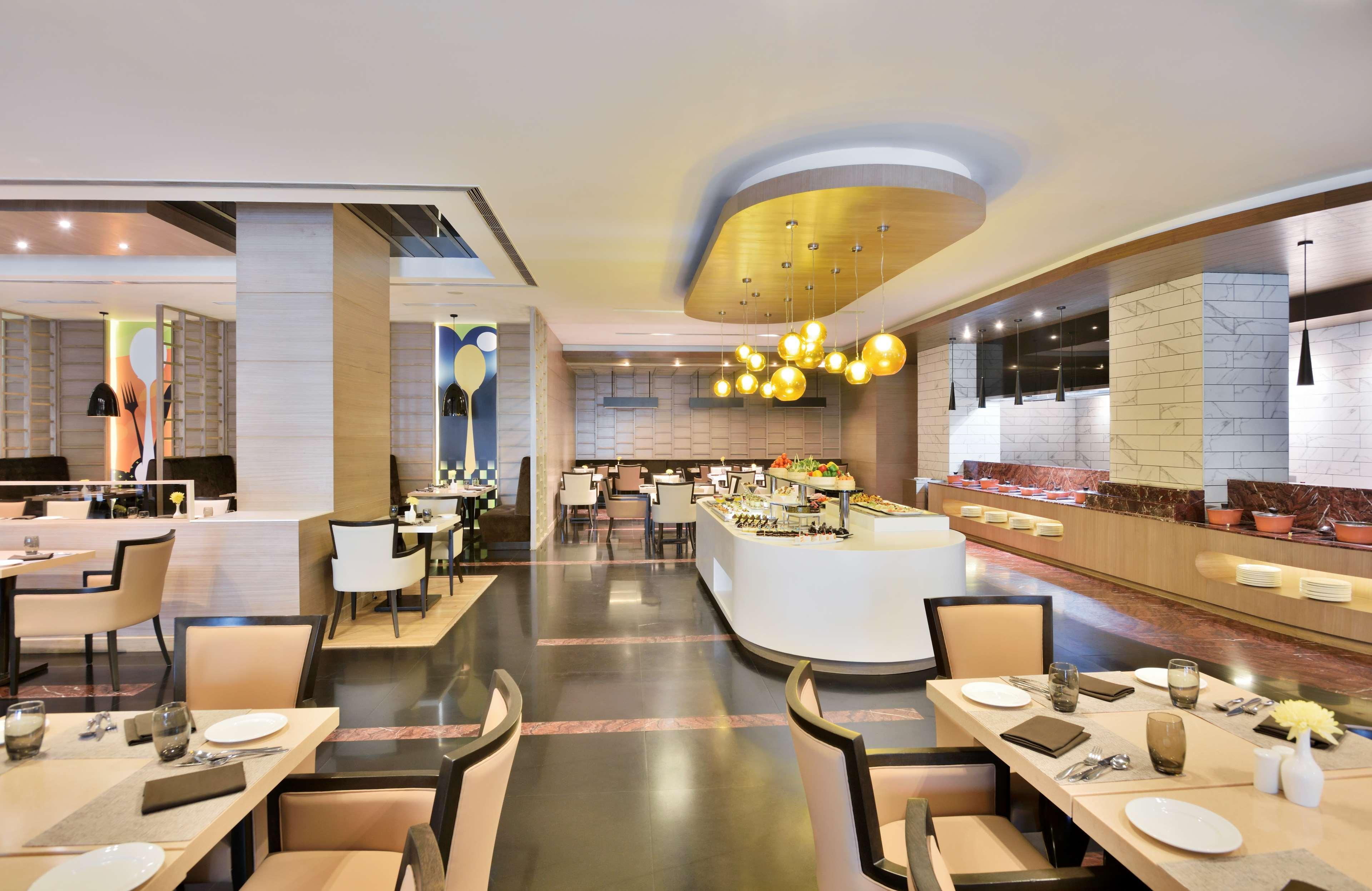 Отель Radisson Gurugram Udyog Vihar Гургаон Экстерьер фото The interior of the restaurant