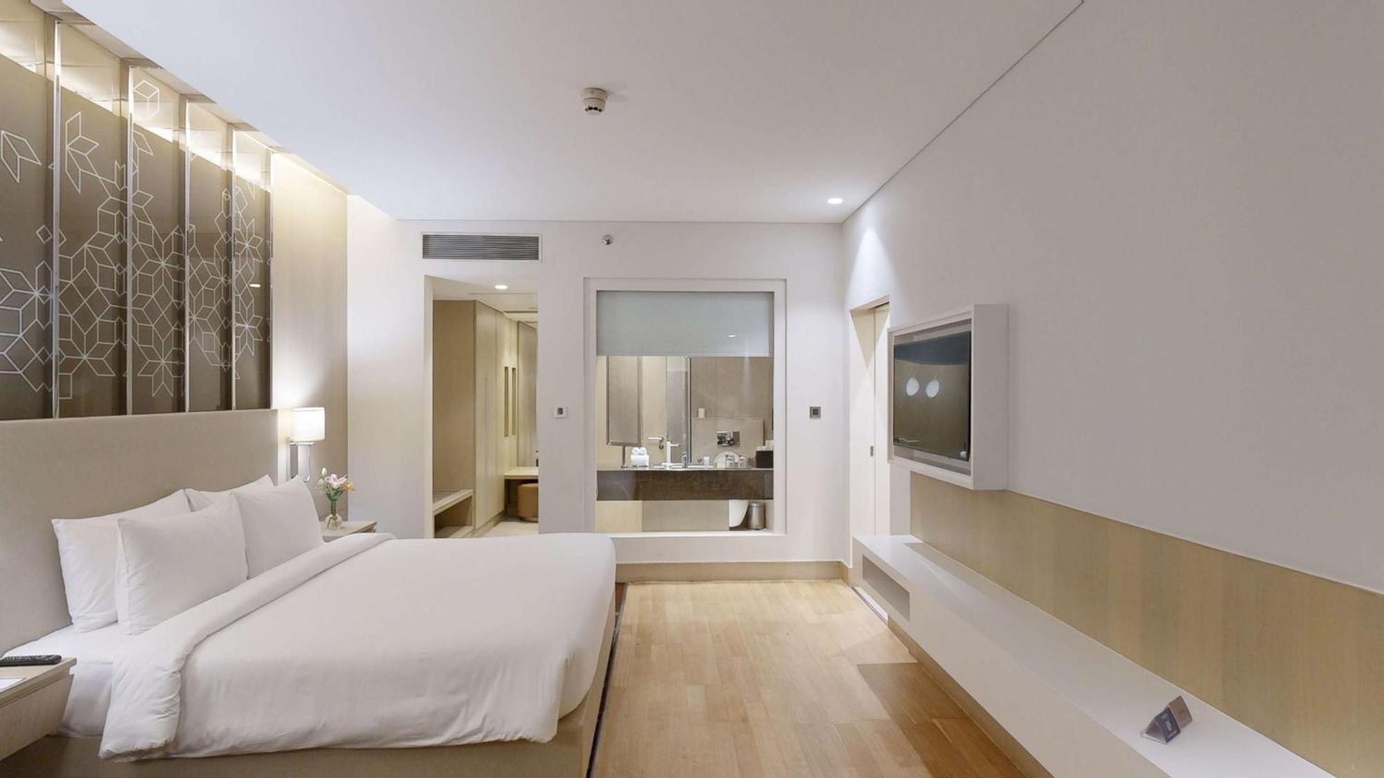 Отель Radisson Gurugram Udyog Vihar Гургаон Экстерьер фото