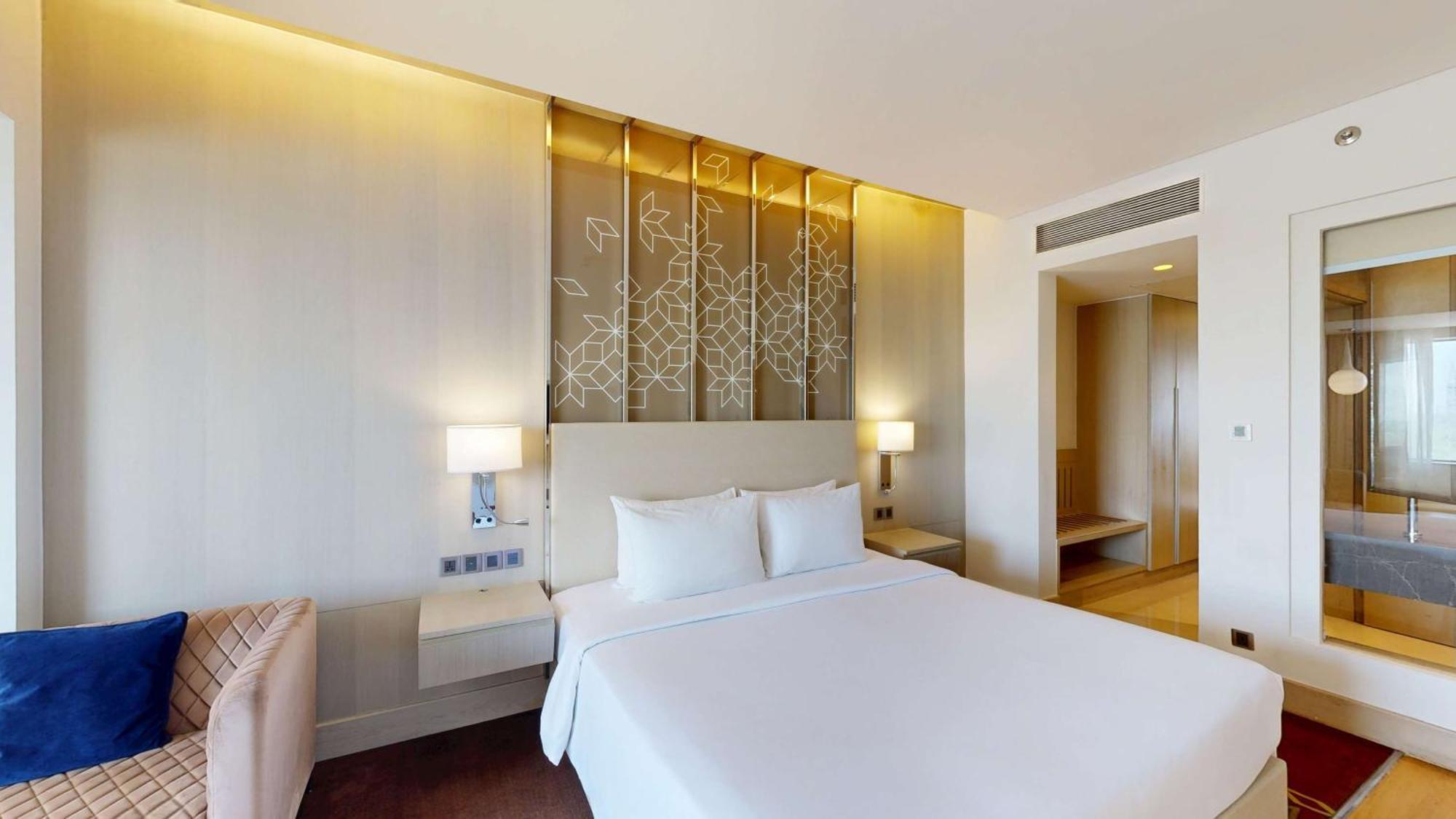 Отель Radisson Gurugram Udyog Vihar Гургаон Экстерьер фото
